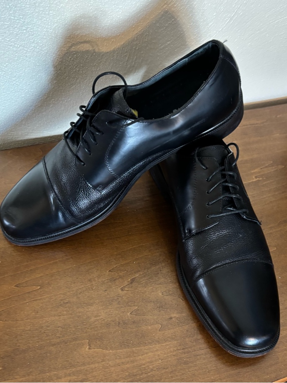 A REAL GENTLEMAN’S Classic Black Cap-Toe Men's Dress Shoes. Florsheim 13D.